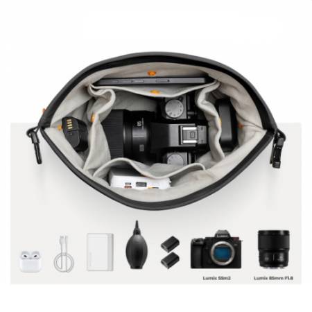K&F Concept KF4749 Urban Wander Sling U11 5 l - torba fotograficzna typu sling (roll-top) - przykład użycia